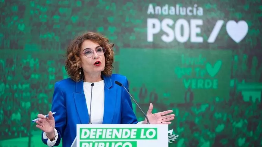 María Jesús Montero afea a Azcón que hable de su físico: "El PP insulta a las mujeres"