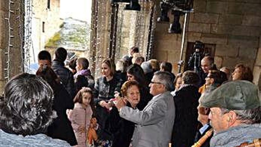 Boda envuelta de boato navideño