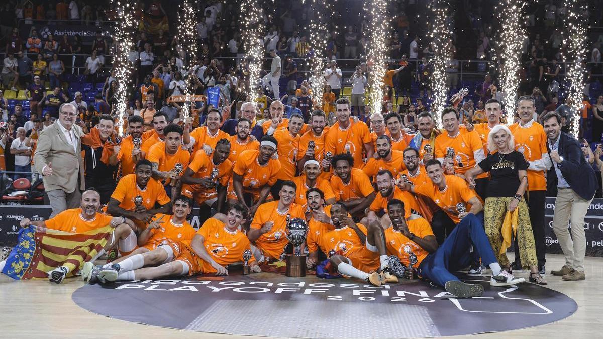 Un Valencia Basket de leyenda conquista su segunda Liga en el Palau