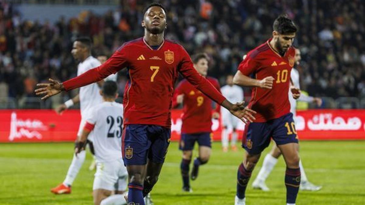 Ansu Fati festeja uno de sus goles con La Roja