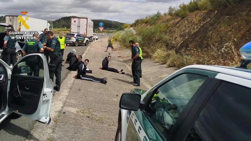 Detenidos cuatro atracadores después de robar en Aldea del Cano, Mirabel y Holguera