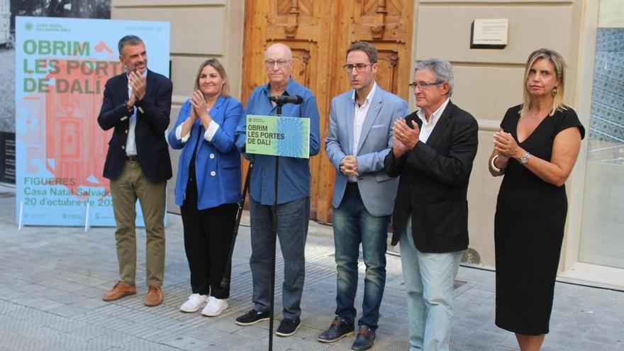 Els sis alcaldes de Figueres anunciant l'obertura de la Casa Natal.
