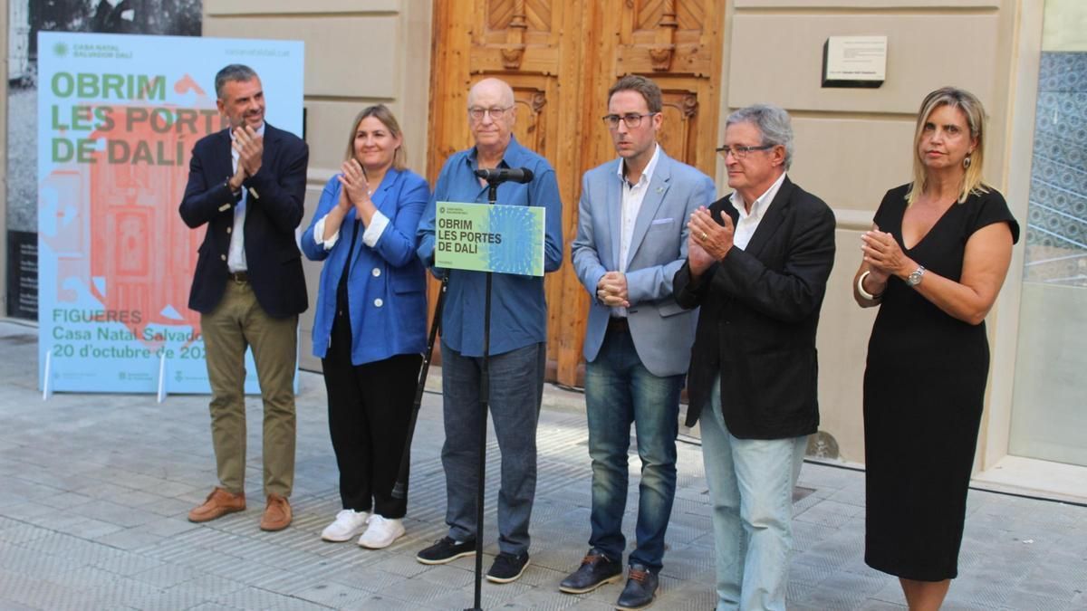 Els sis alcaldes de Figueres anunciant l'obertura de la Casa Natal.