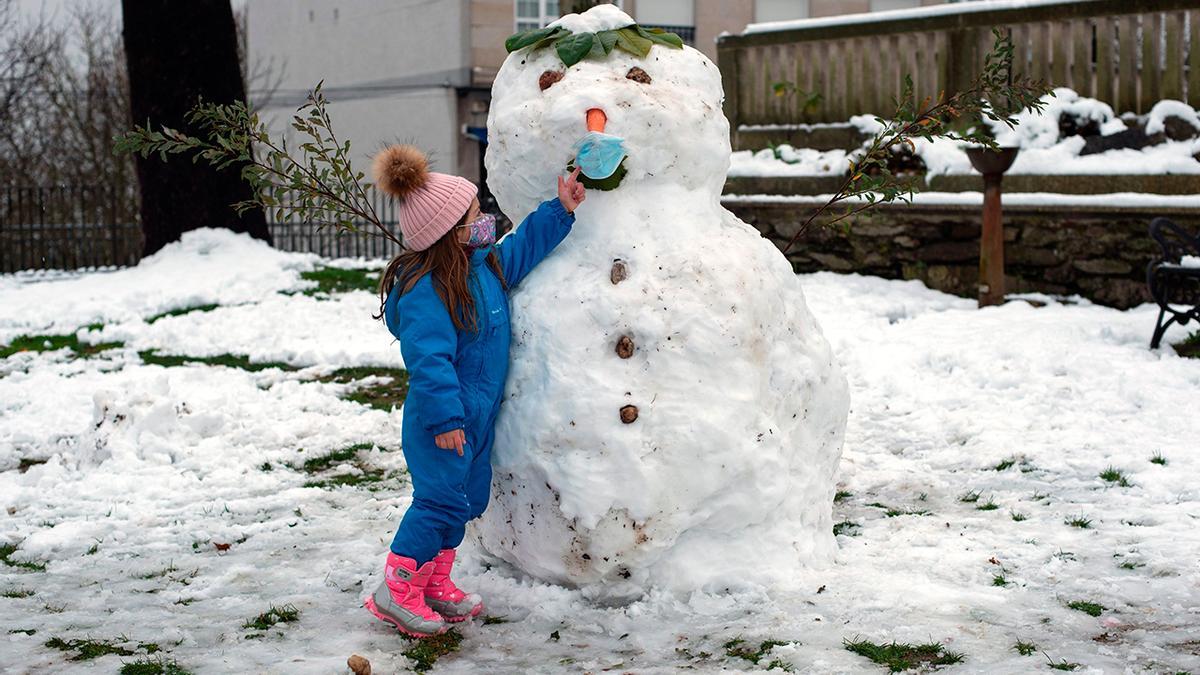 Borrasca Ernest en Galicia: la nieve causa problemas en el interior