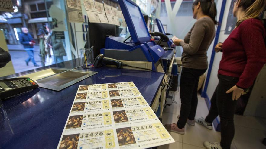 Décimos de la Lotería de Navidad en una administración.