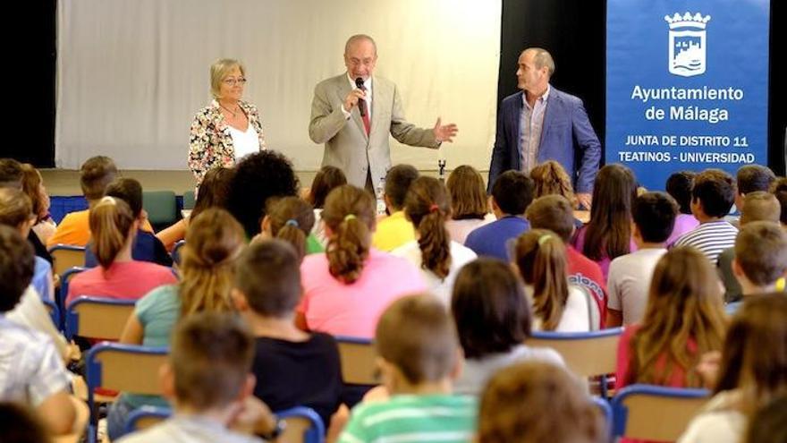 El alcalde contestó las preguntas de los niños de quinto y sexto de Primaria.