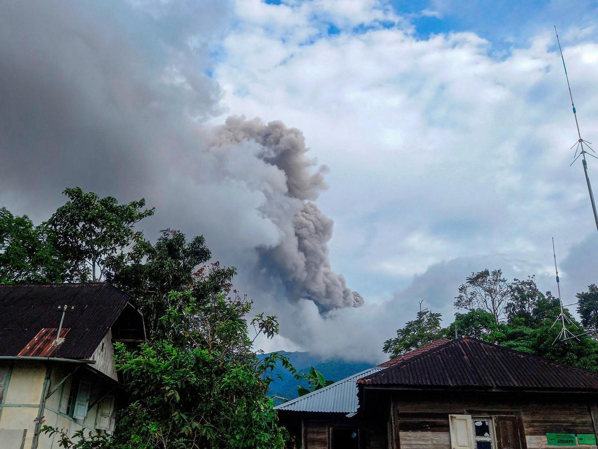 La erupción del volcán Marapi, en Indonesia, mata al menos a 11 alpinistas