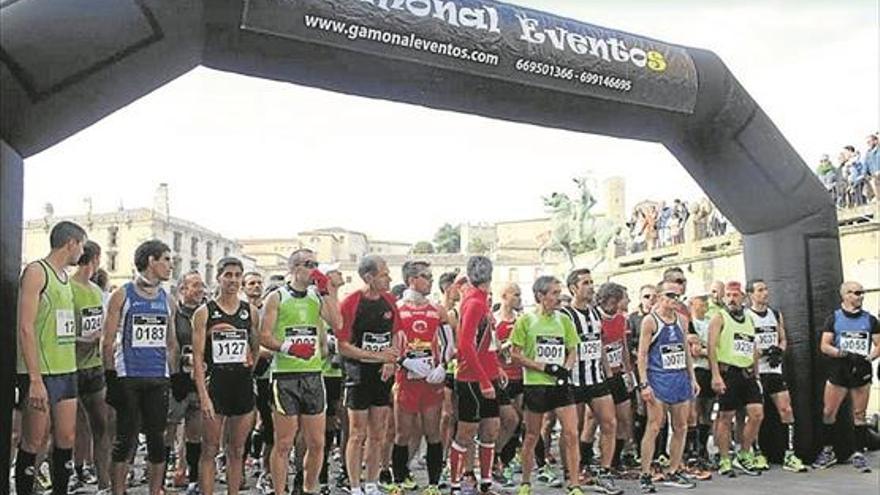 Más de 320 corredores se apuntan a la media maratón de mañana en Trujillo