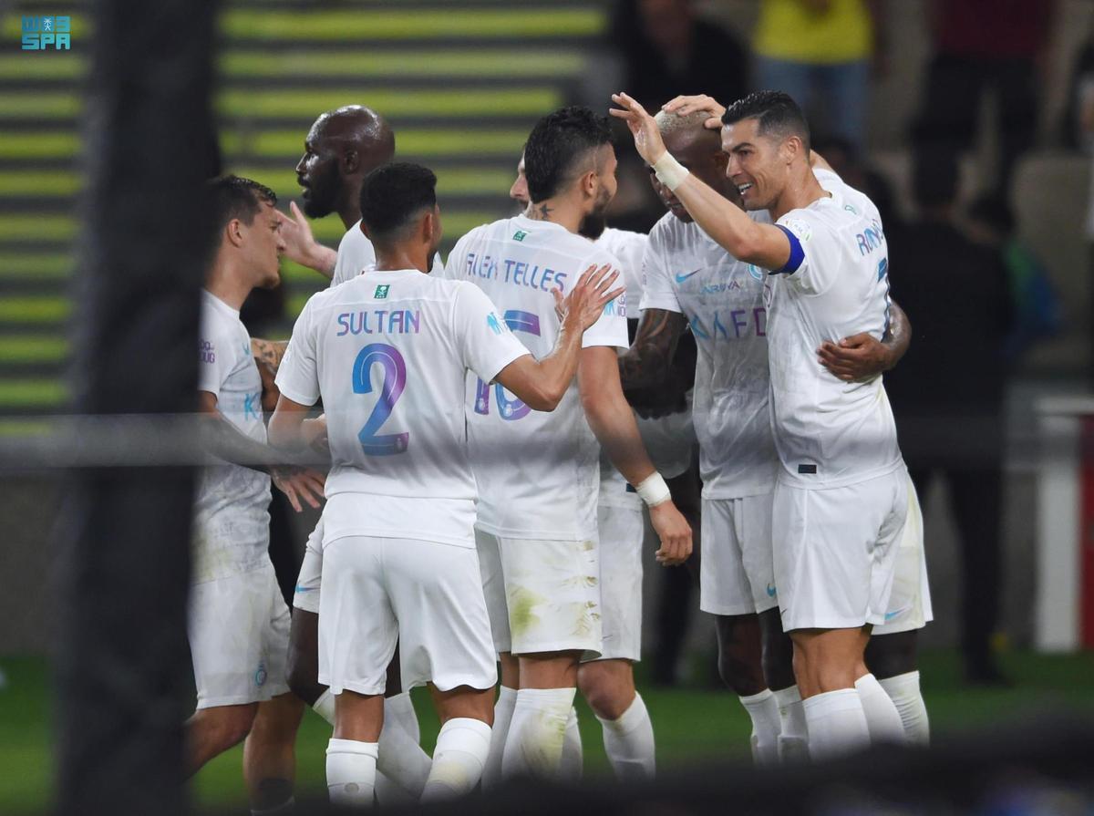 Los jugadores del Al-Nassr de Arabia Saudí celebran un gol de Cristiano Ronaldo.