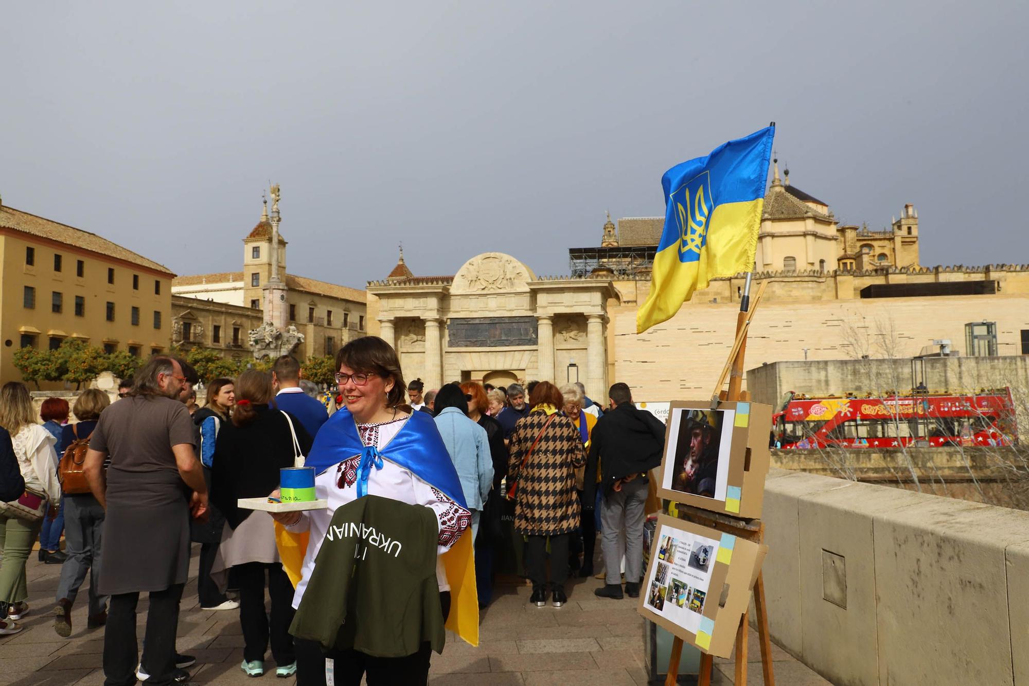 El Puente Romano recuerda la invasión de Ucrania