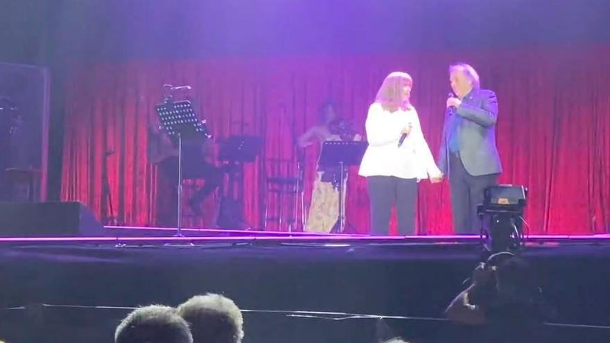El momento mágico del concierto de Serrat en Palma: El cantante catalán y Maria del Mar Bonet interpretan juntos 'La Balanguera'