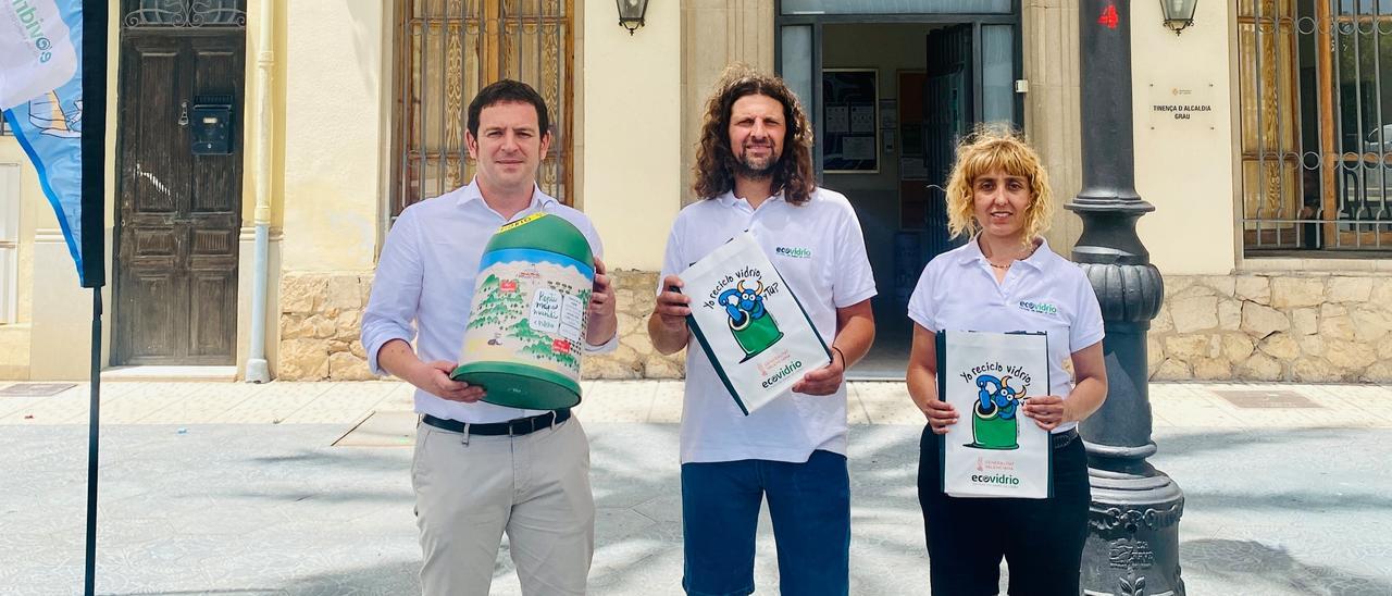 El concejal Ignasi Garcia (izquierda), en la presentación de la campaña de reciclaje.