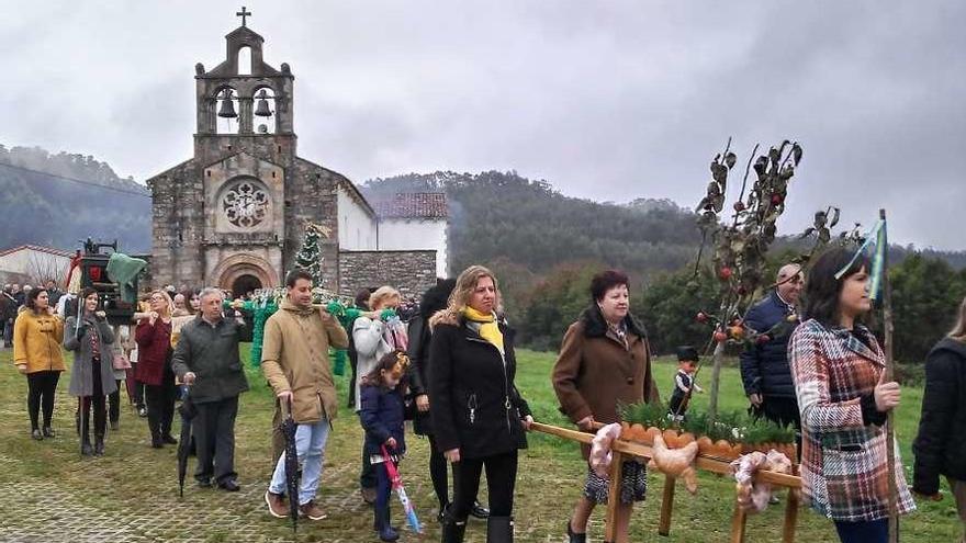 La procesión con los ramos por Seloriu.