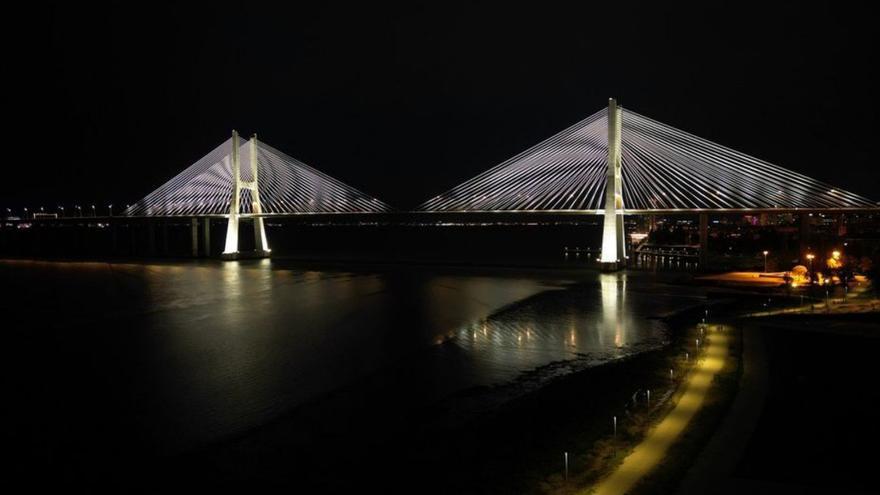 Nueva iluminación del puente Vasco da Gama, en Lisboa.   | // CEDIDA