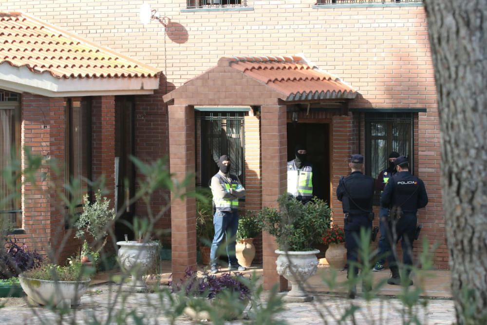 La Policía registra la casa del supuesto yihadista detenido en Cocentaina