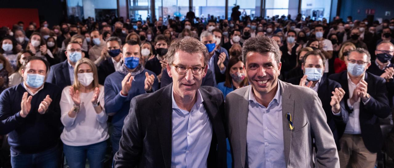 Feijóo, junto a Carlos Mazón, en la convención nacional celebrada también en València.