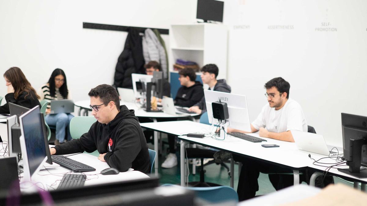 Varios alumnos de FP tecnológica