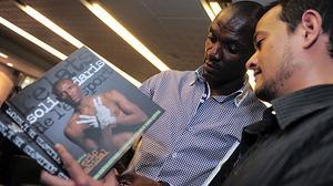 El defensa blaugrana, que acaba contracte, afirma que vol acabar la seva carrera a Barcelona.