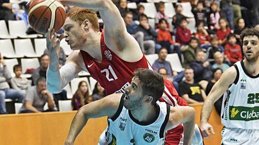 El pivot holandès del Girona Menno Dijkstra, en el darrer partit a Fontajau contra l&#039;Albacete.