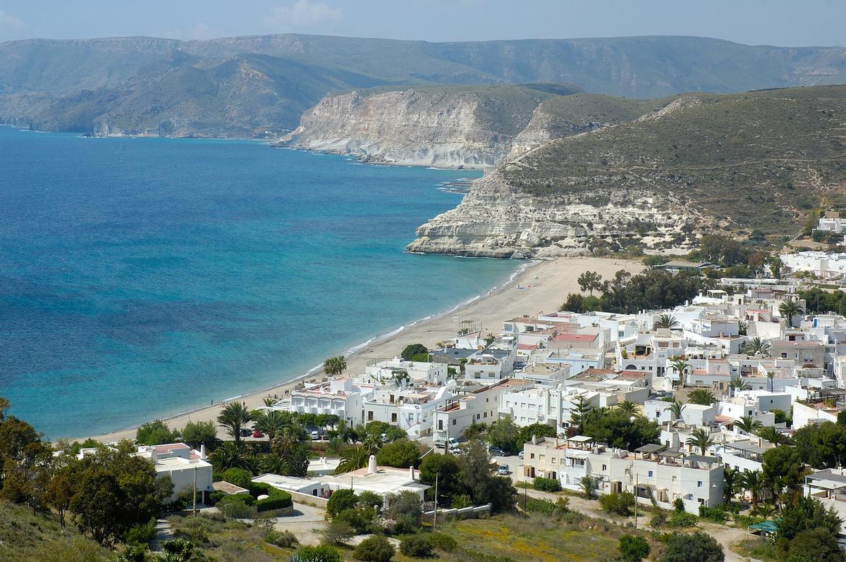 Agua Amarga, un pueblo marinero lleno de encanto