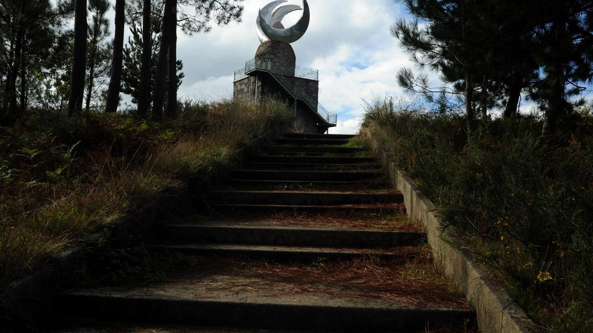 El mirador del Faro das Lúas es una de las paradas imprescindibles en la ruta de Lobeira (Vilanova)