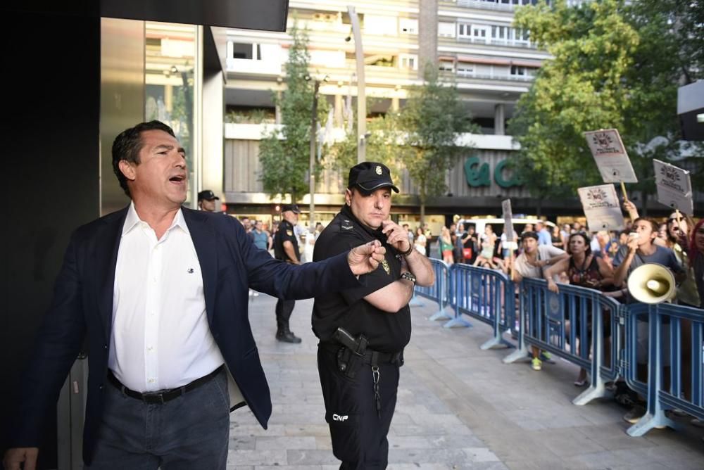 Performance contra el pregón de la Feria Taurina