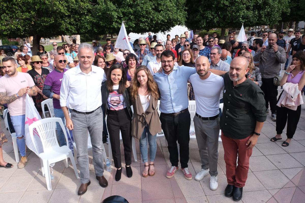 Héctor Illueca, Ione Belarra, María Teresa Pérez, Alejandro Aguilar, Xavi López y Manolo Copé, en el mitin celebrado en Alicante.
