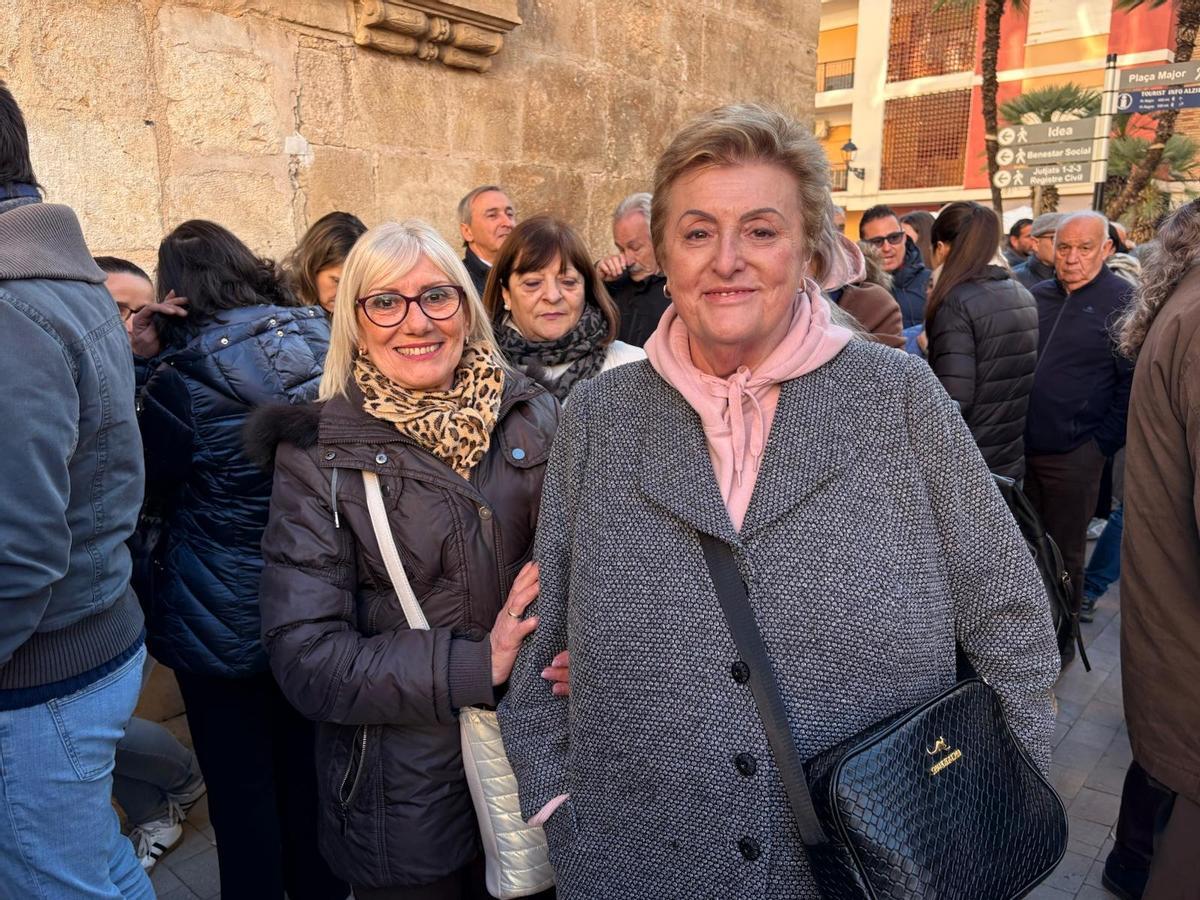 Amparo Parra y Nardi Che, en la cola.