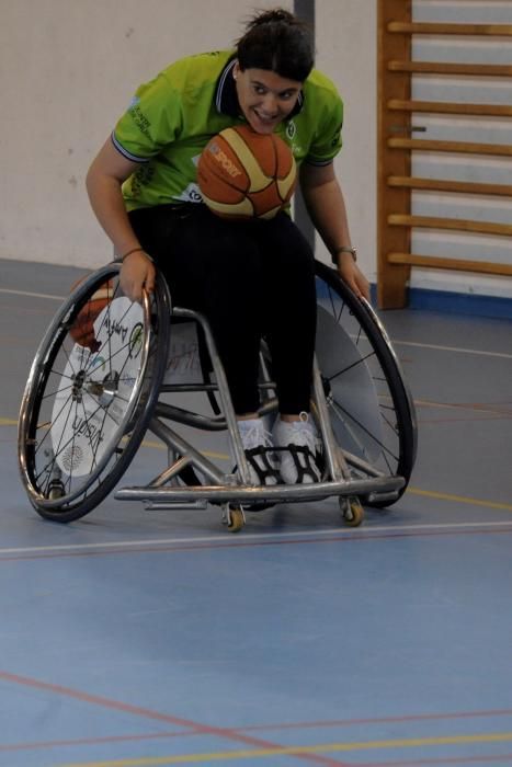 Estrenándose en el baloncesto en silla de ruedas