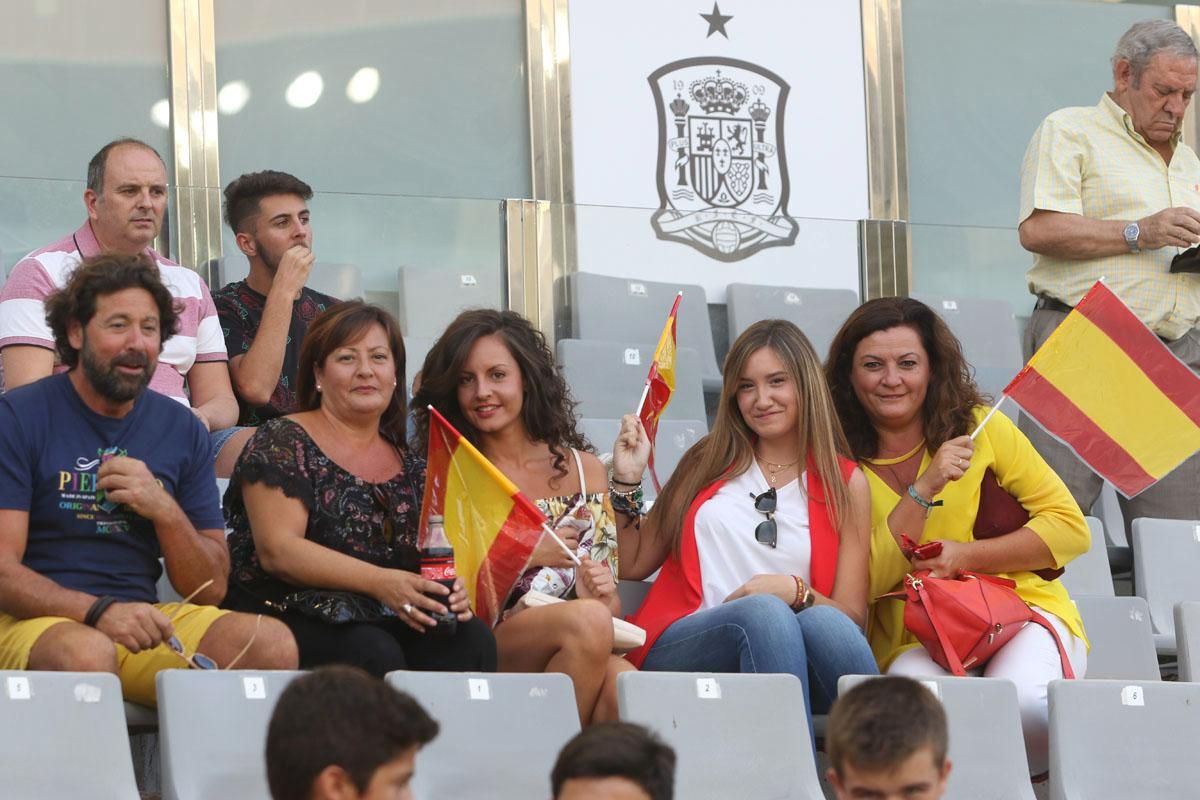 Aficionados en el encuentro de ‘La Rojita’