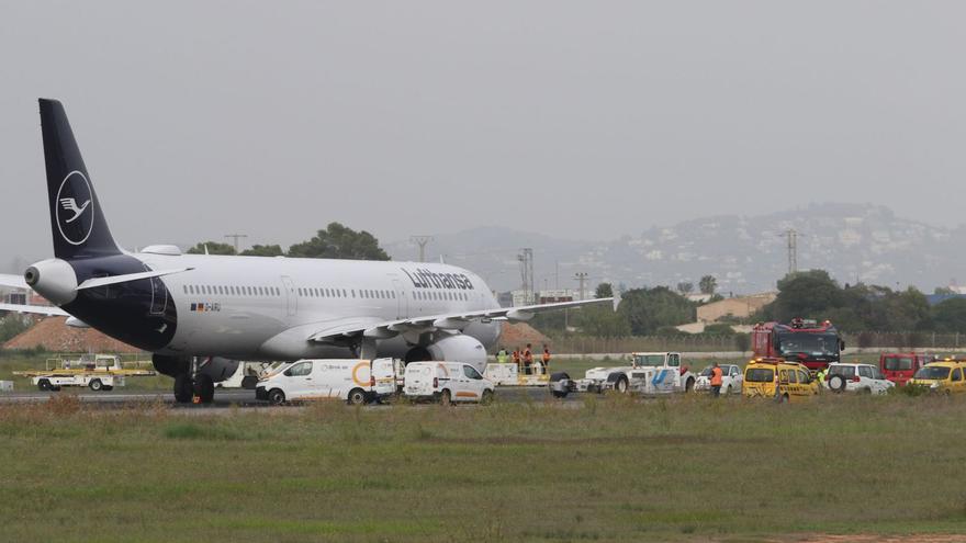 Un avión de Lufthansa bloqueó la pista del aeropuerto a mediados del mes de septiembre. | DIARIO DE IBIZA
