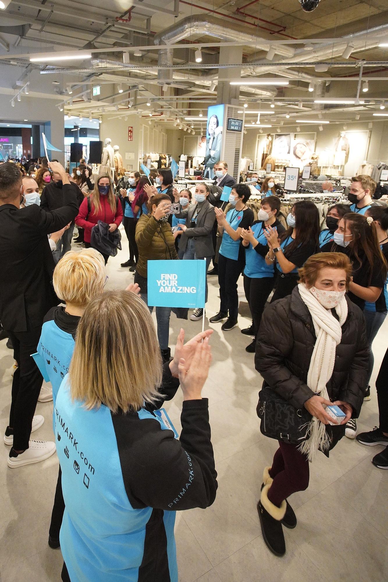 Gran expectació a l'obertura del Primark a l'Espai Gironès de Salt