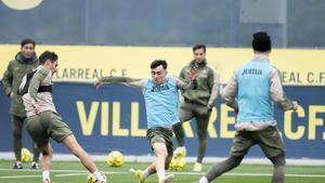 Santi Comesaña y Alberto Moleiro, presumibles titulares en el Deportivo Alavés-Villarreal CF de Mendizorroza.