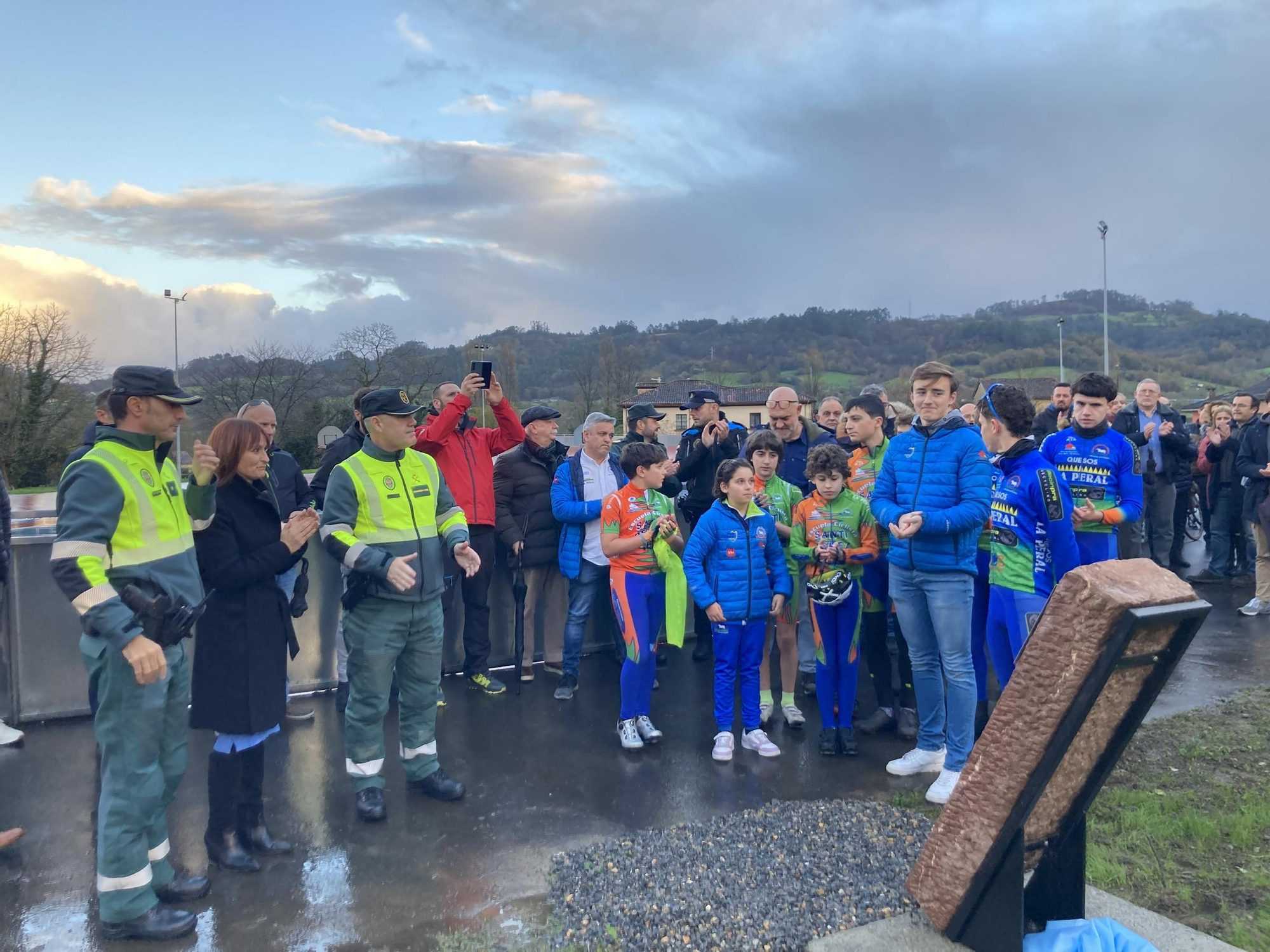 Sentido y unánime homenaje en Grado al Guardia Civil fallecido Dámaso Alonso