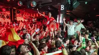 Barcelona con la Selección toma la discoteca Bling Bling para animar a la Roja