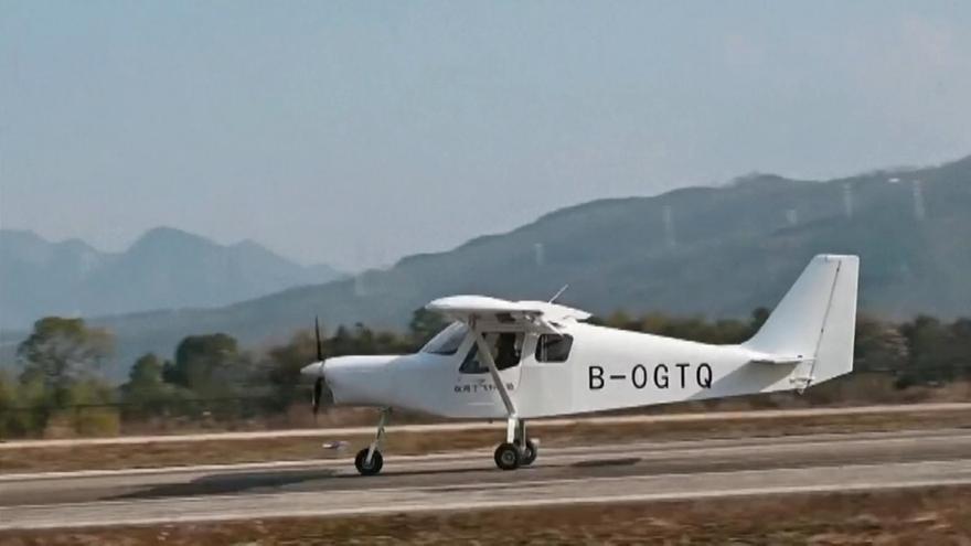 El avión eléctrico desarrollado por China realiza su vuelo inaugural