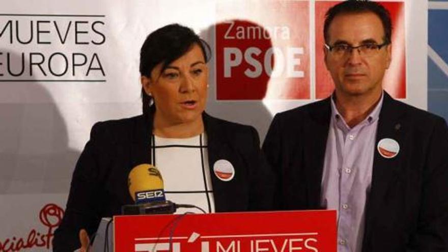 Ana Sánchez y Antonio Plaza, responsables del PSOE. Foto L.