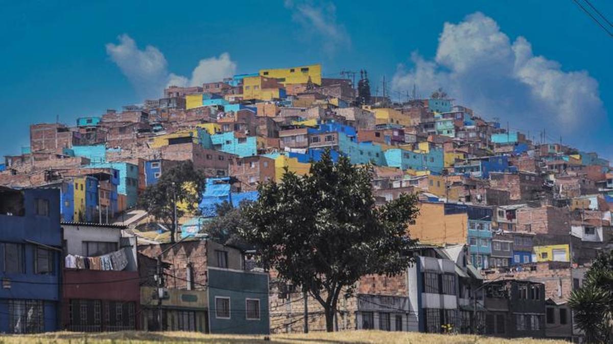 Abstenerse de visitar lugares peligrosos, como algunos barrios de Bogotá en Colombia