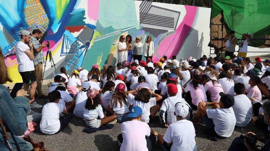 Una actividad artística en el campamento de A Lanzada, el pasado verano. // Muñiz