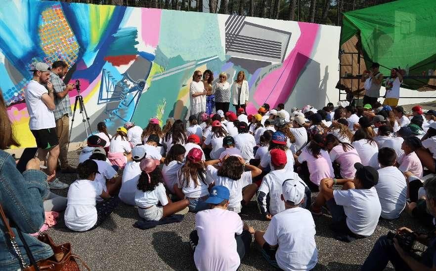 Una actividad artística en el campamento de A Lanzada.