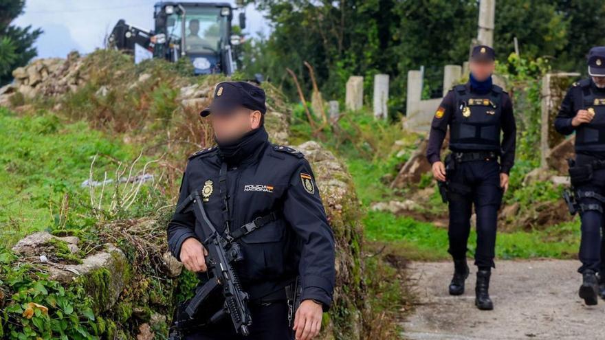 Las excavadoras estuvieorn trabajando en una finca del lugar de Currás.