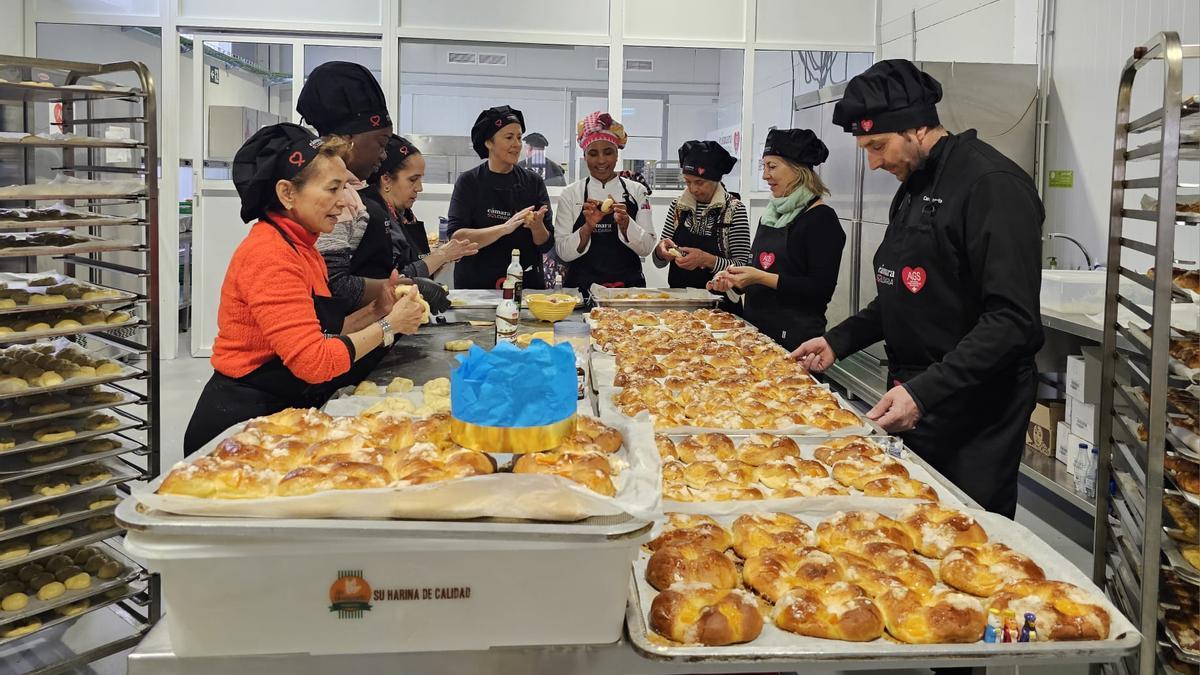 Alicante Gastronómica Solidaria elabora 1.000 roscones para distribuir a colectivos vulnerables