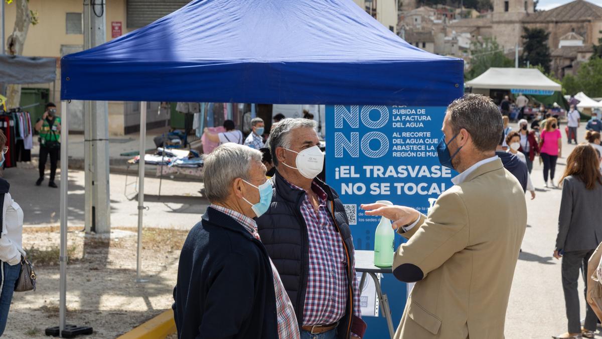 Recogida de firmas a favor del trasvase en Caravaca