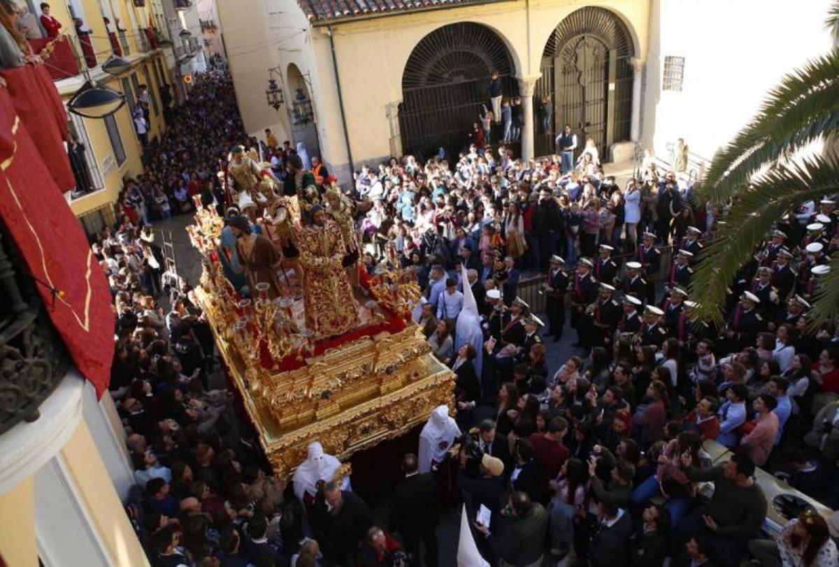 Lunes Santo primaveral para albergar una simbiosis de marchas y silencio
