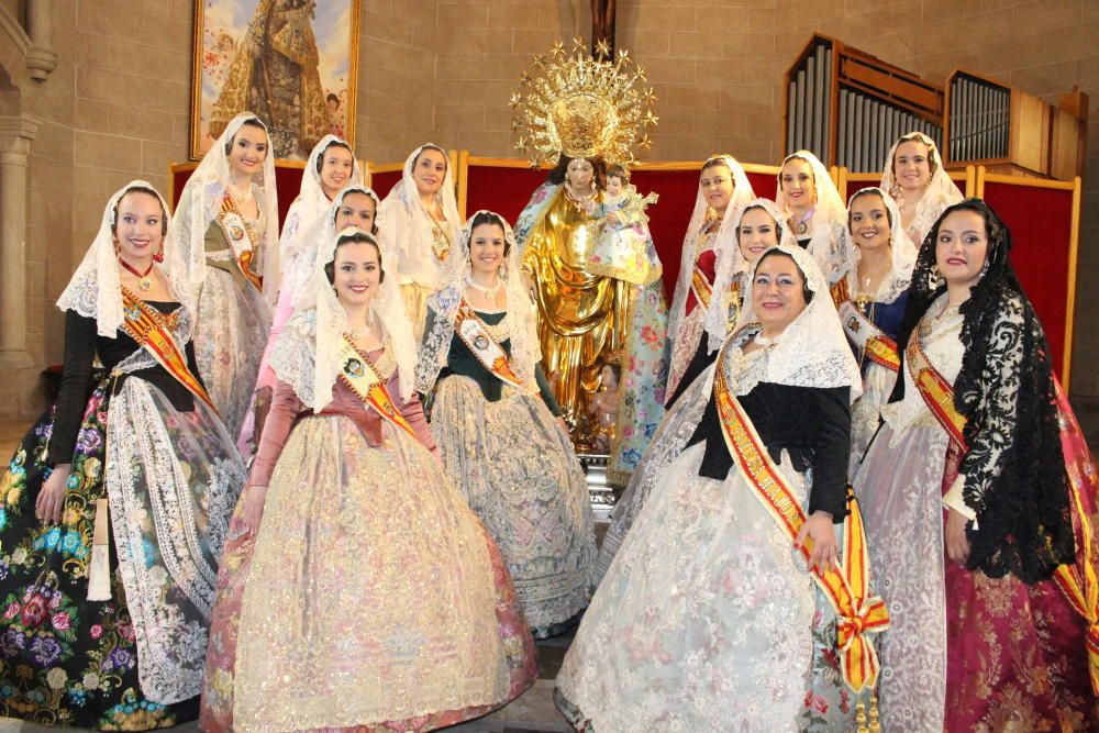 El besamanos a la Virgen