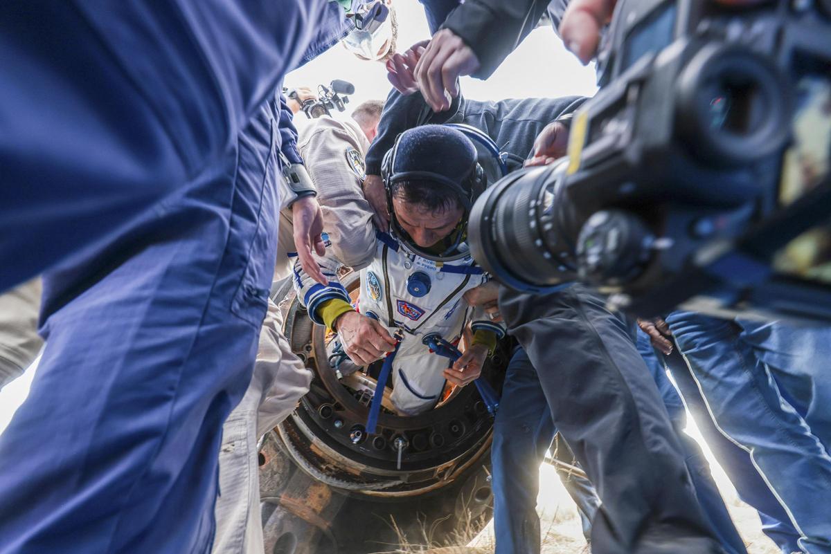 El astronauta Frank Rubio aterriza en Kazajistán tras pasar 371 días en el espacio