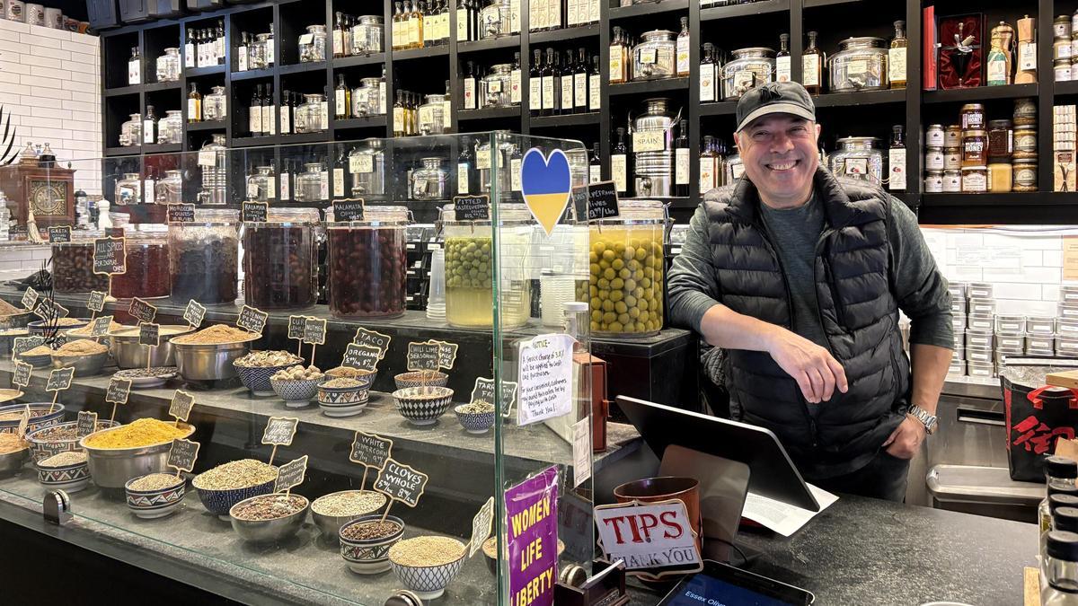 Saad Bourkadi, vendedor del Essex Market de Nueva York