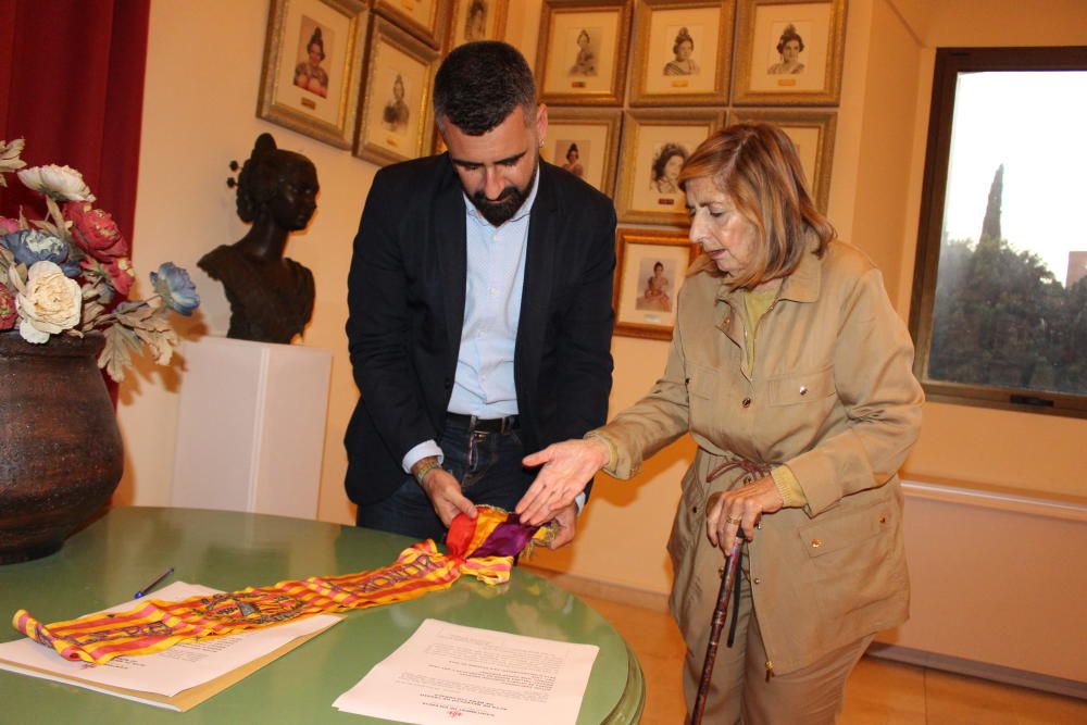 Entrega de las bandas de la fallera mayor y dama de València de 1934