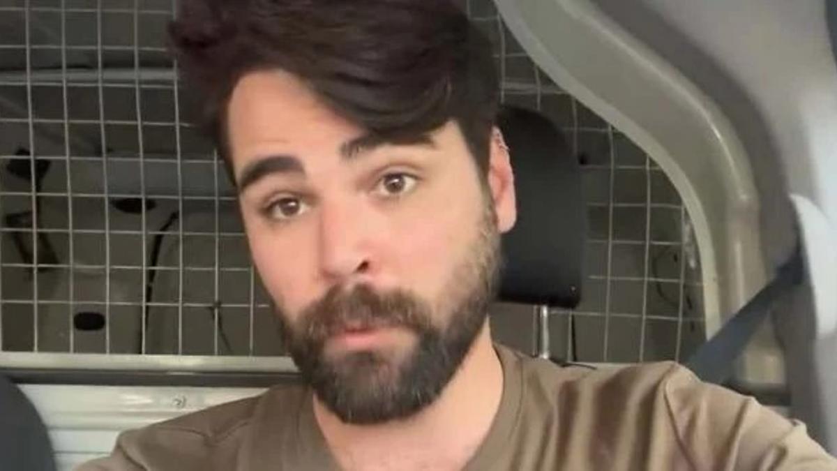 Rubén Gisbert justifica que se manchara a propósito en Valencia: "No podía dejar a Iker con el culo al aire"