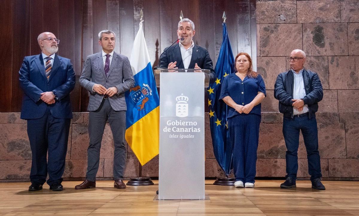 El presidente Fernando Clavijo y el resto de miembros del Consejo Asesor.